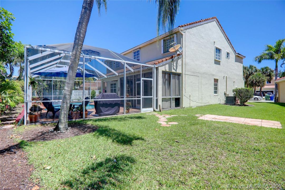 Недавно продано: $559,999 (4 спален, 2 ванн, 2816 Квадратных фут)