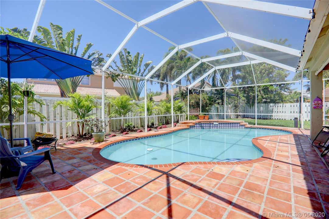 Недавно продано: $559,999 (4 спален, 2 ванн, 2816 Квадратных фут)