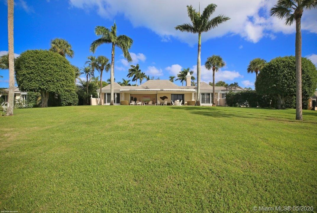 Recently Sold: $5,900,000 (4 beds, 4 baths, 5370 Square Feet)