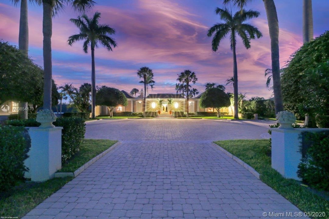 Recently Sold: $5,900,000 (4 beds, 4 baths, 5370 Square Feet)