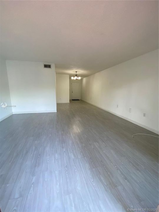 Recently Rented: $1,300 (1 beds, 1 baths, 1149 Square Feet)