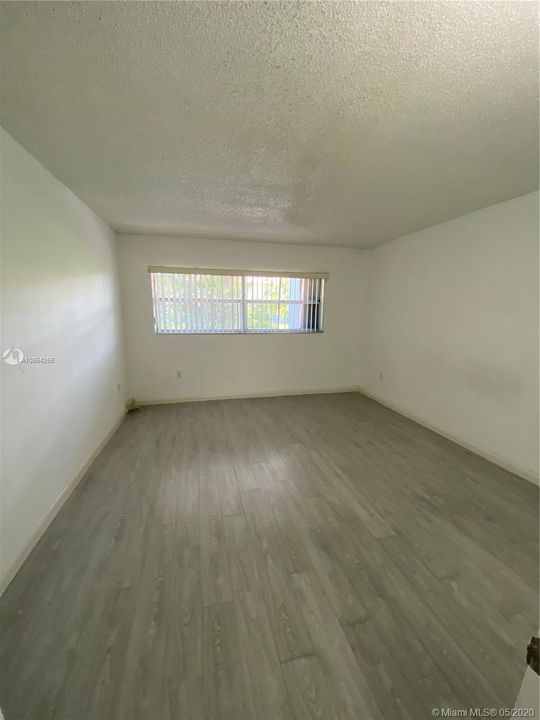 Recently Rented: $1,300 (1 beds, 1 baths, 1149 Square Feet)