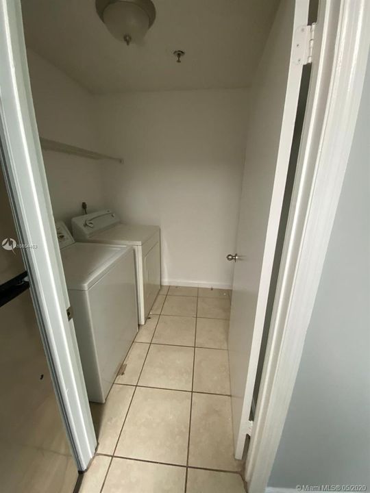 Recently Sold: $120,000 (2 beds, 1 baths, 887 Square Feet)