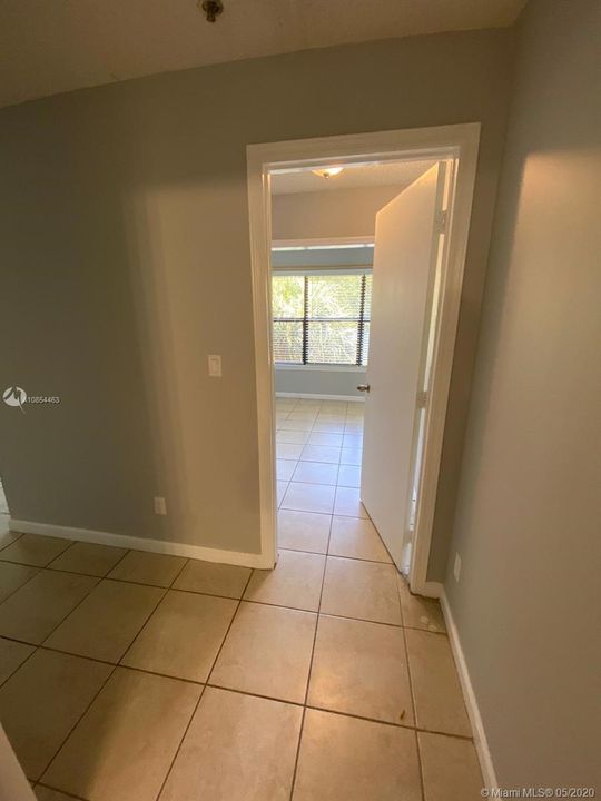 Recently Sold: $120,000 (2 beds, 1 baths, 887 Square Feet)