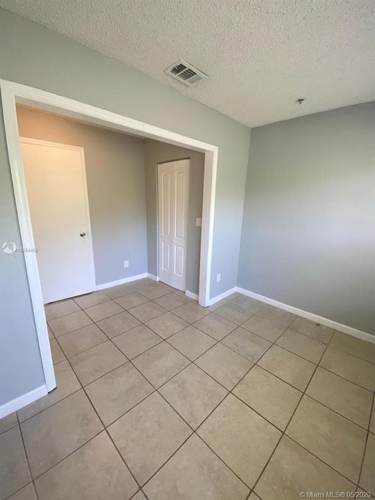 Recently Sold: $120,000 (2 beds, 1 baths, 887 Square Feet)