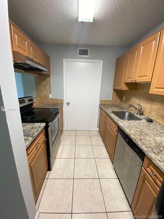 Recently Sold: $120,000 (2 beds, 1 baths, 887 Square Feet)
