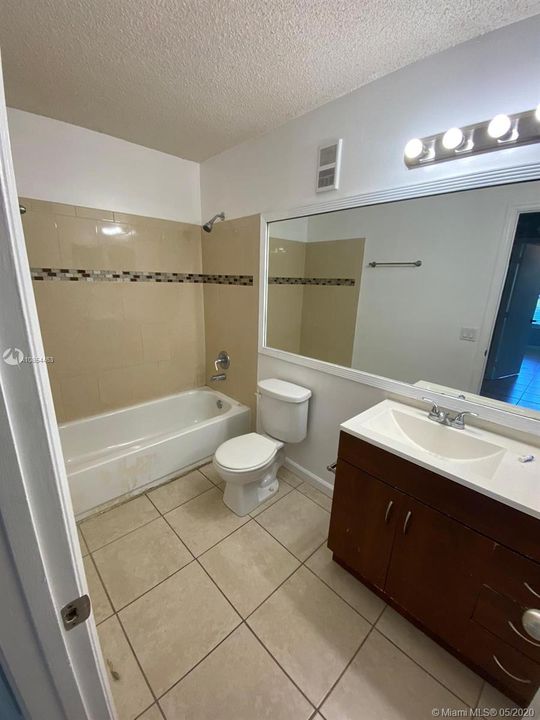 Recently Sold: $120,000 (2 beds, 1 baths, 887 Square Feet)