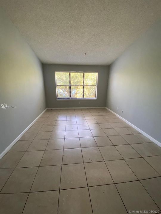 Recently Sold: $120,000 (2 beds, 1 baths, 887 Square Feet)