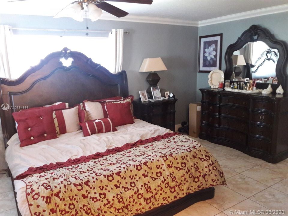 Vendido Recientemente: $250,000 (2 camas, 2 baños, 1619 Pies cuadrados)