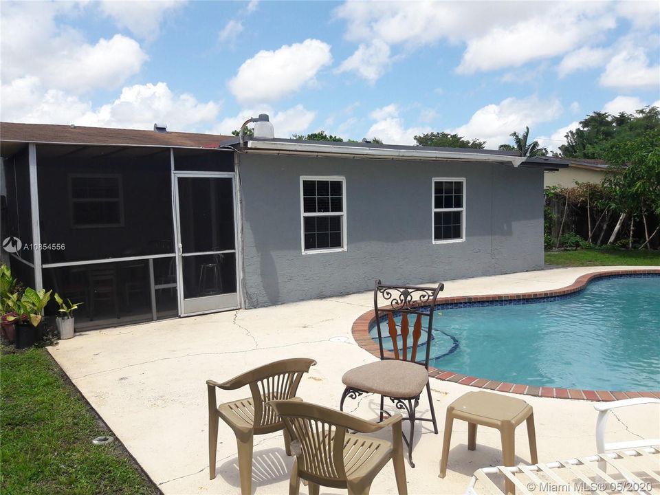 Vendido Recientemente: $250,000 (2 camas, 2 baños, 1619 Pies cuadrados)