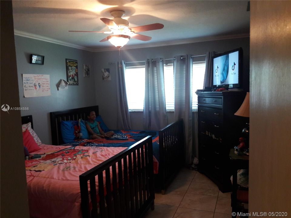 Vendido Recientemente: $250,000 (2 camas, 2 baños, 1619 Pies cuadrados)