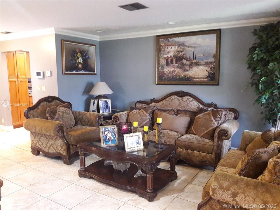 Vendido Recientemente: $250,000 (2 camas, 2 baños, 1619 Pies cuadrados)
