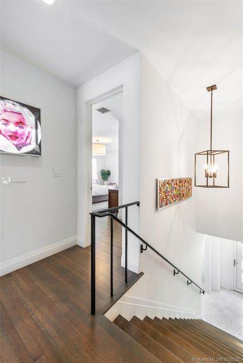 Vendido Recientemente: $2,980,000 (6 camas, 5 baños, 3400 Pies cuadrados)