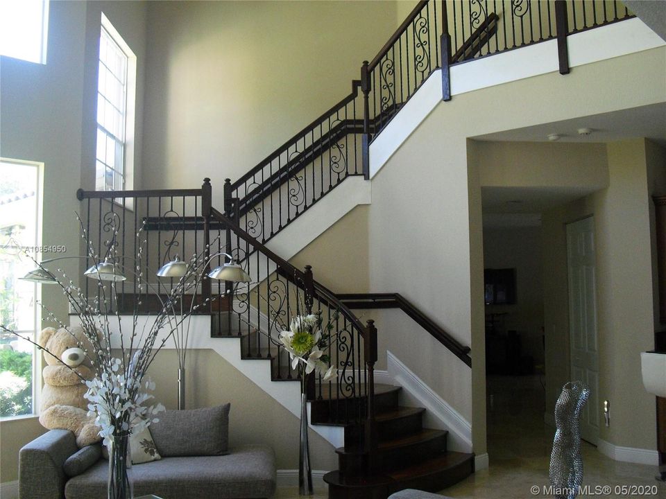 Recently Rented: $6,900 (5 beds, 4 baths, 4339 Square Feet)