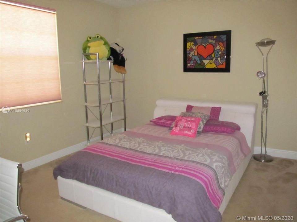 Recently Rented: $6,900 (5 beds, 4 baths, 4339 Square Feet)