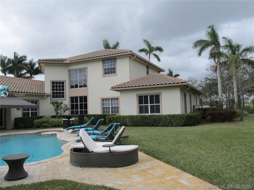 Recently Rented: $6,900 (5 beds, 4 baths, 4339 Square Feet)
