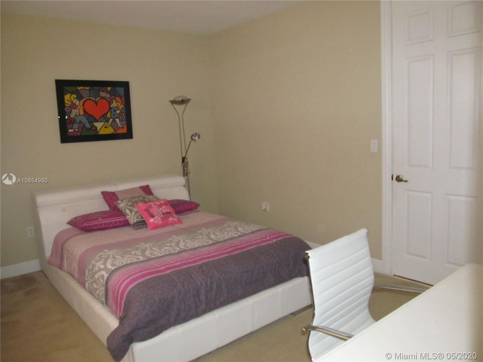 Recently Rented: $6,900 (5 beds, 4 baths, 4339 Square Feet)