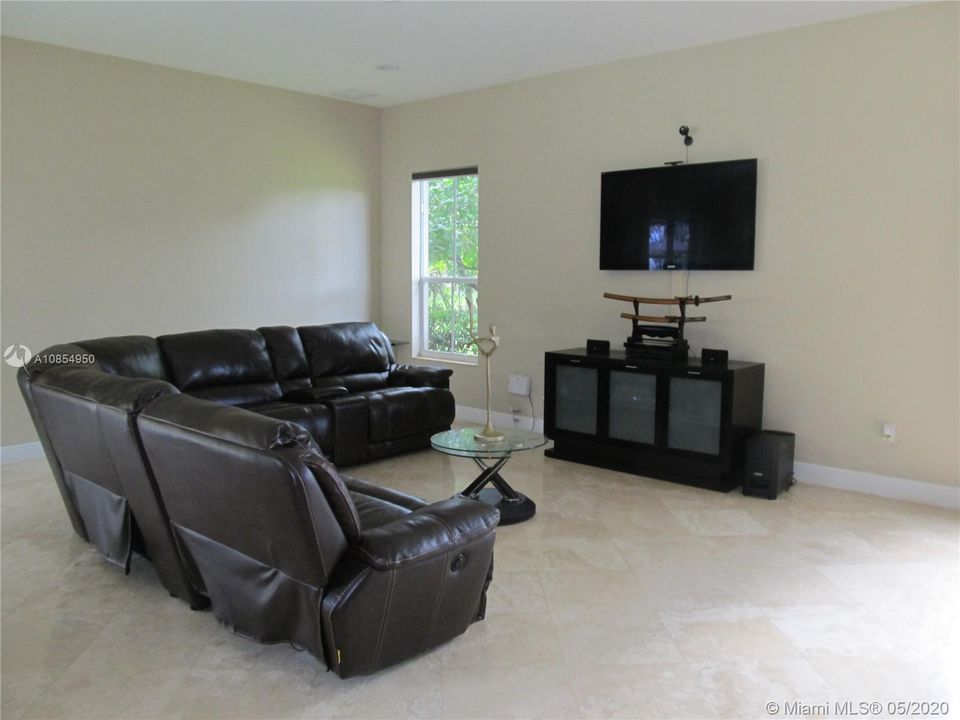 Recently Rented: $6,900 (5 beds, 4 baths, 4339 Square Feet)