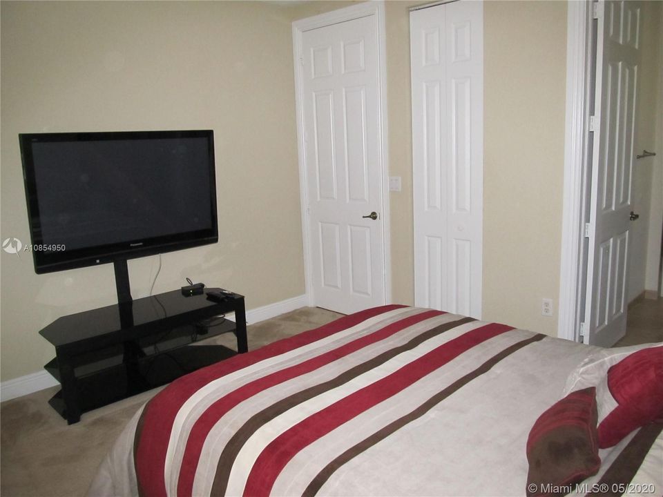 Recently Rented: $6,900 (5 beds, 4 baths, 4339 Square Feet)