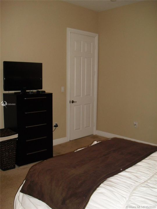 Recently Rented: $6,900 (5 beds, 4 baths, 4339 Square Feet)