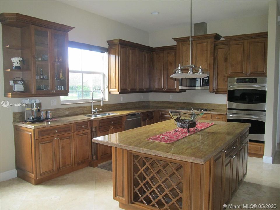 Recently Rented: $6,900 (5 beds, 4 baths, 4339 Square Feet)