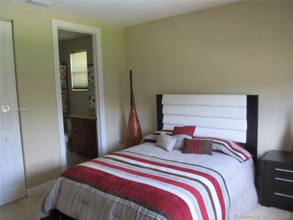 Recently Rented: $6,900 (5 beds, 4 baths, 4339 Square Feet)
