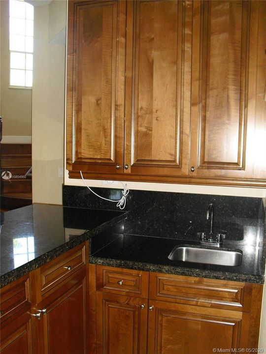 Recently Rented: $6,900 (5 beds, 4 baths, 4339 Square Feet)