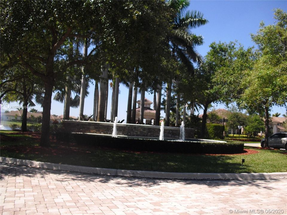 Recently Rented: $6,900 (5 beds, 4 baths, 4339 Square Feet)