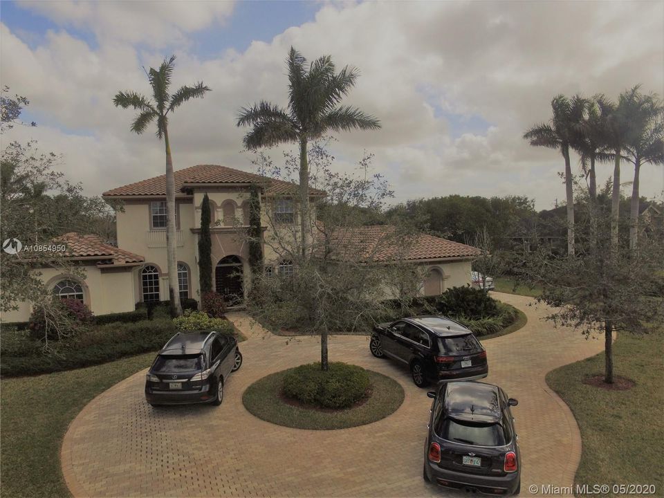 Recently Rented: $6,900 (5 beds, 4 baths, 4339 Square Feet)