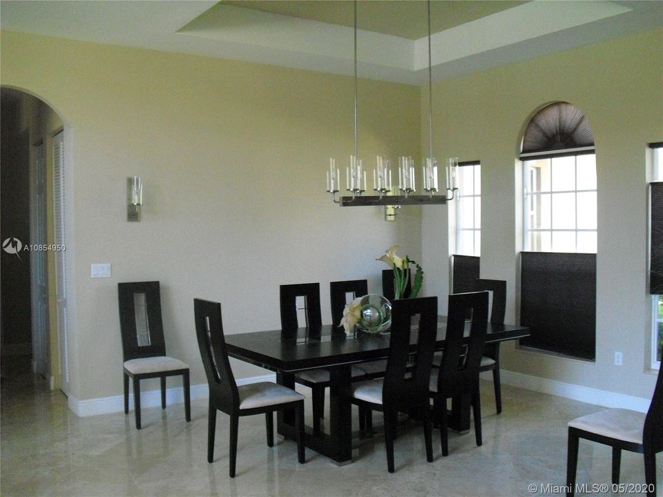 Recently Rented: $6,900 (5 beds, 4 baths, 4339 Square Feet)