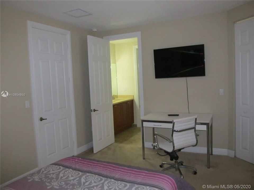 Recently Rented: $6,900 (5 beds, 4 baths, 4339 Square Feet)