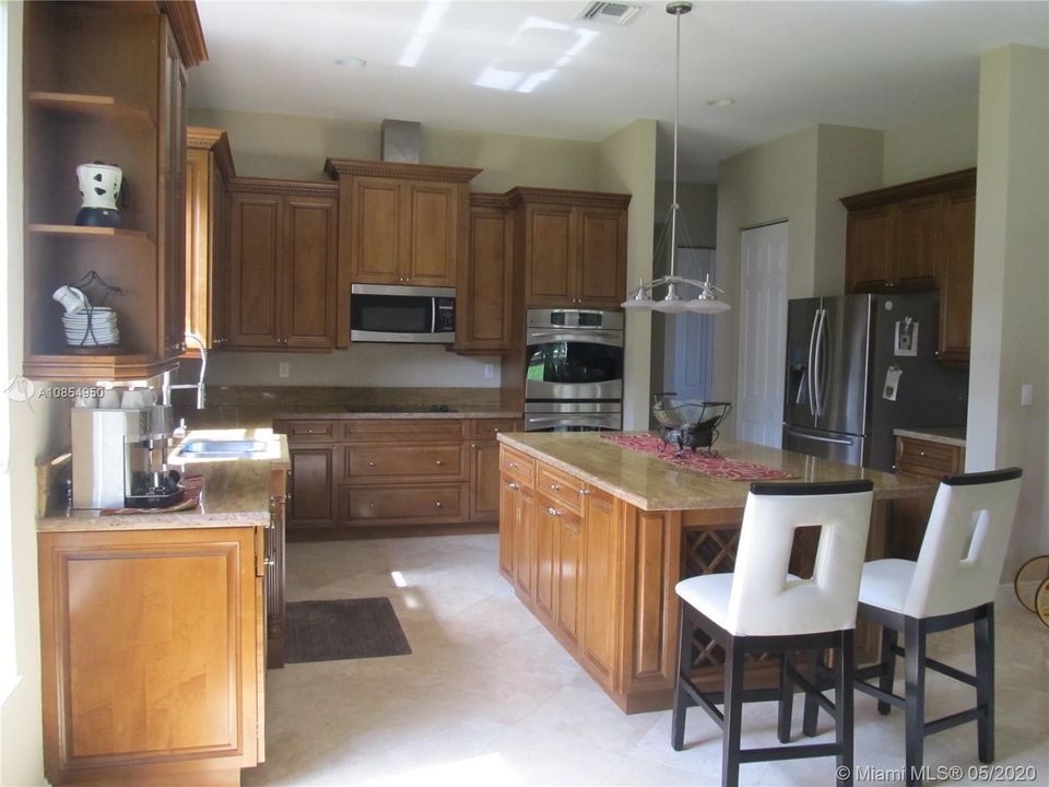 Recently Rented: $6,900 (5 beds, 4 baths, 4339 Square Feet)
