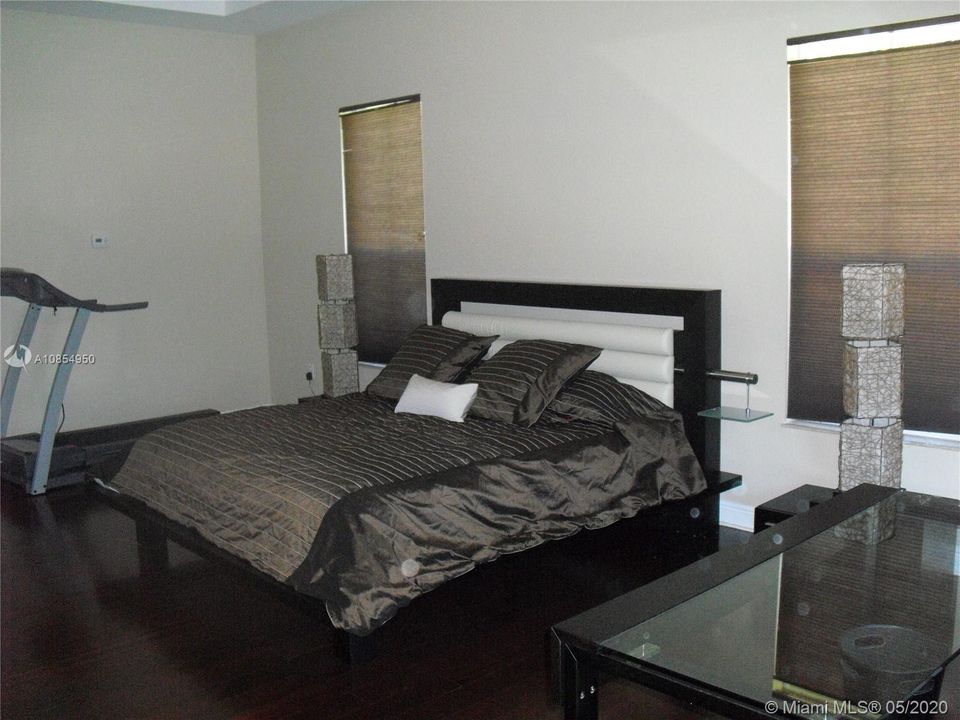 Recently Rented: $6,900 (5 beds, 4 baths, 4339 Square Feet)