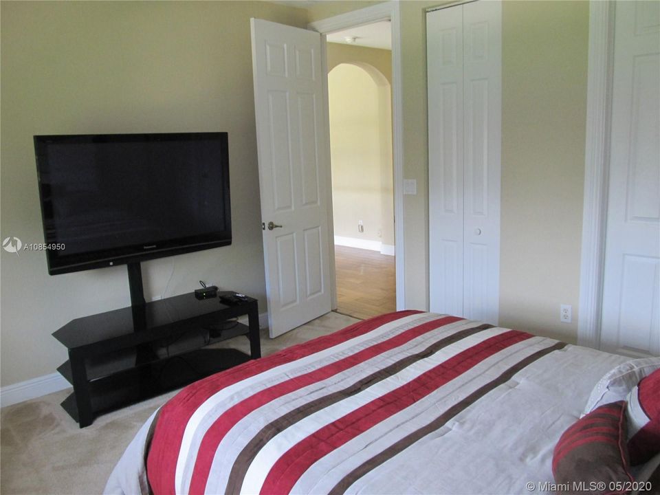 Recently Rented: $6,900 (5 beds, 4 baths, 4339 Square Feet)