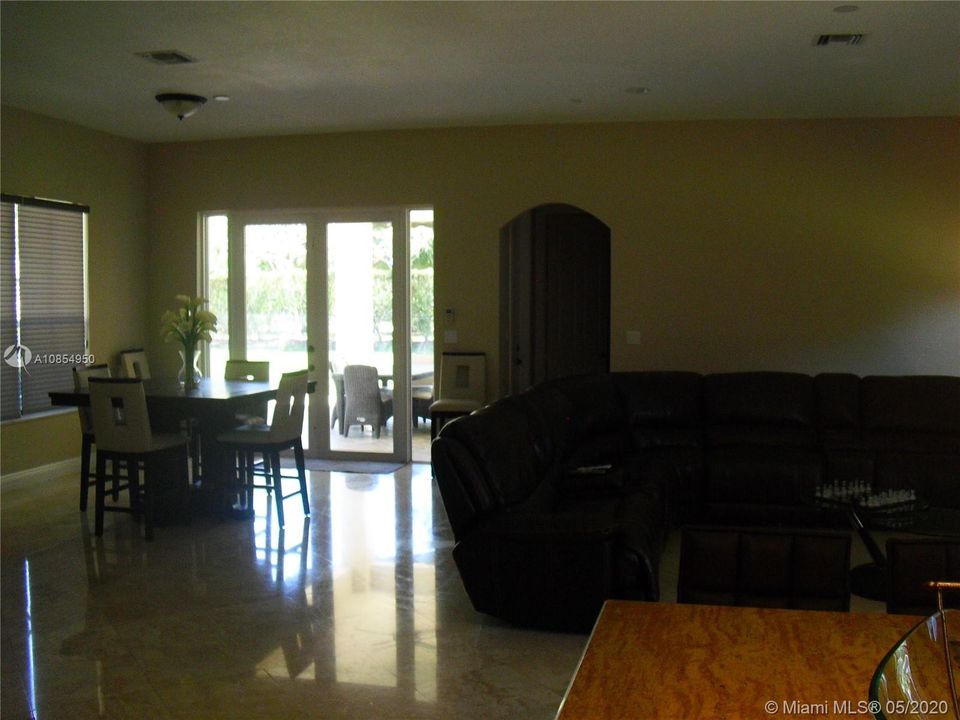 Recently Rented: $6,900 (5 beds, 4 baths, 4339 Square Feet)