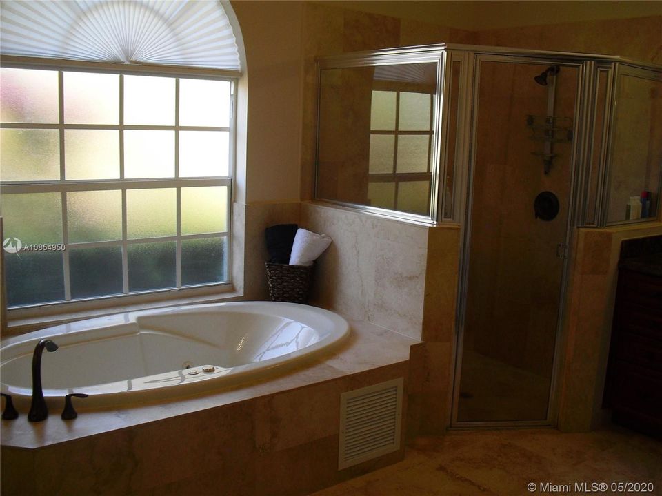 Recently Rented: $6,900 (5 beds, 4 baths, 4339 Square Feet)