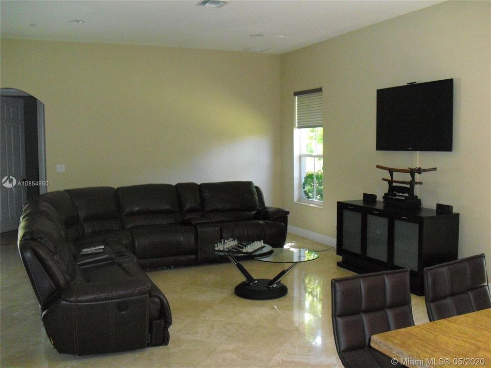 Recently Rented: $6,900 (5 beds, 4 baths, 4339 Square Feet)