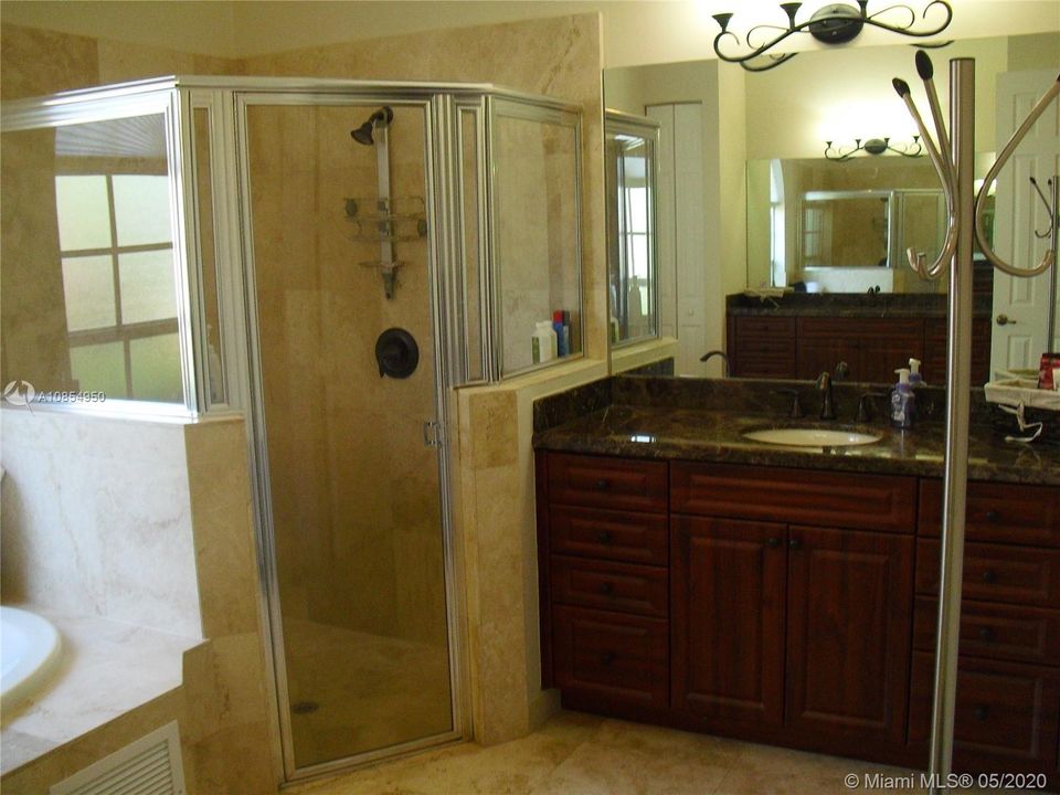 Recently Rented: $6,900 (5 beds, 4 baths, 4339 Square Feet)