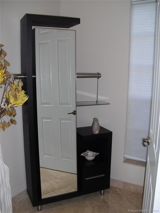 Recently Rented: $6,900 (5 beds, 4 baths, 4339 Square Feet)