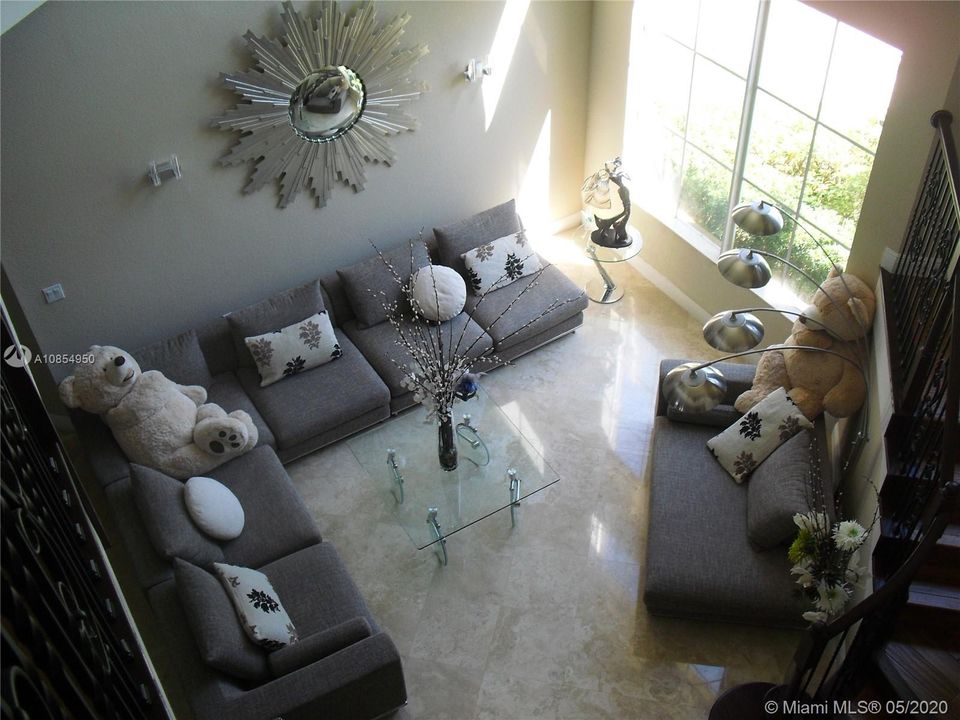 Recently Rented: $6,900 (5 beds, 4 baths, 4339 Square Feet)