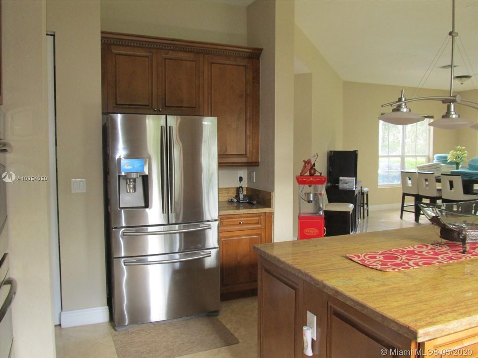 Recently Rented: $6,900 (5 beds, 4 baths, 4339 Square Feet)
