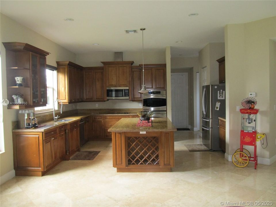 Recently Rented: $6,900 (5 beds, 4 baths, 4339 Square Feet)