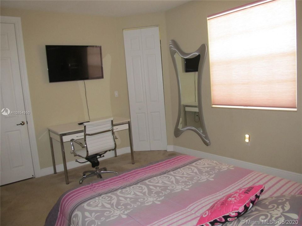 Recently Rented: $6,900 (5 beds, 4 baths, 4339 Square Feet)