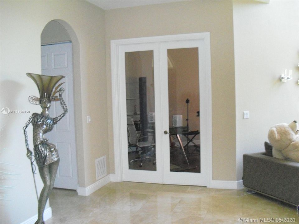 Recently Rented: $6,900 (5 beds, 4 baths, 4339 Square Feet)