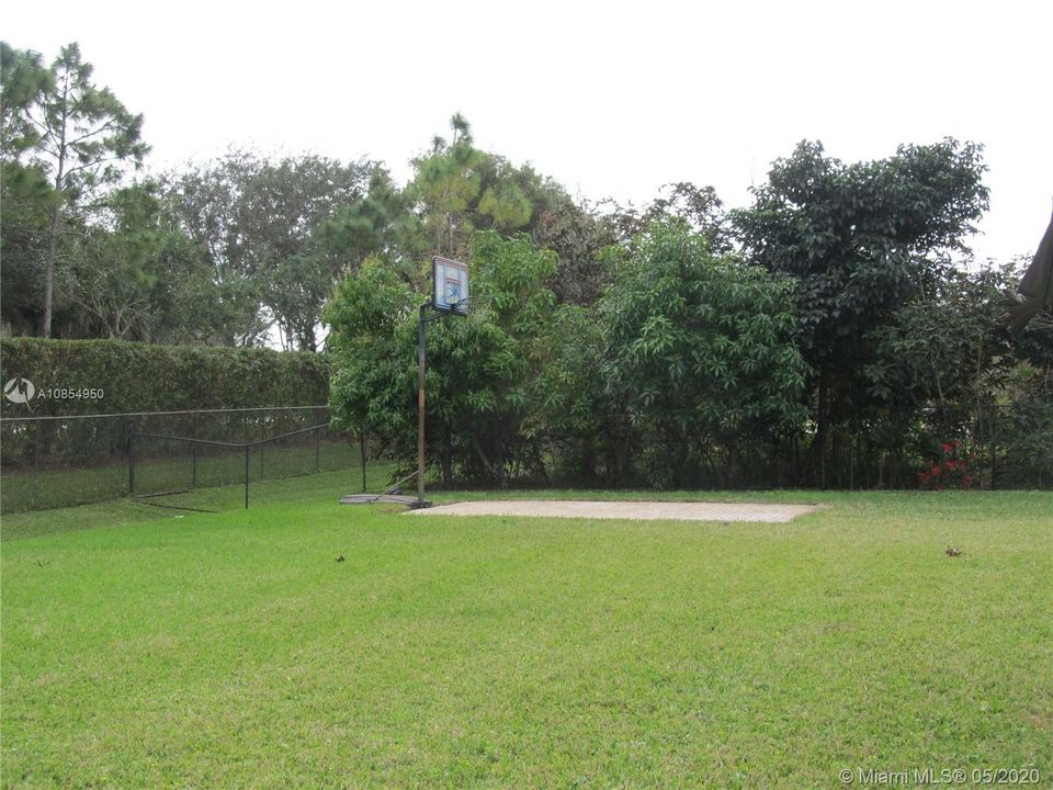 Recently Rented: $6,900 (5 beds, 4 baths, 4339 Square Feet)