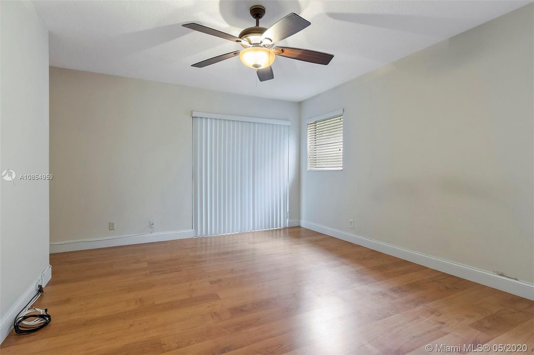 Vendido Recientemente: $162,500 (2 camas, 2 baños, 1150 Pies cuadrados)