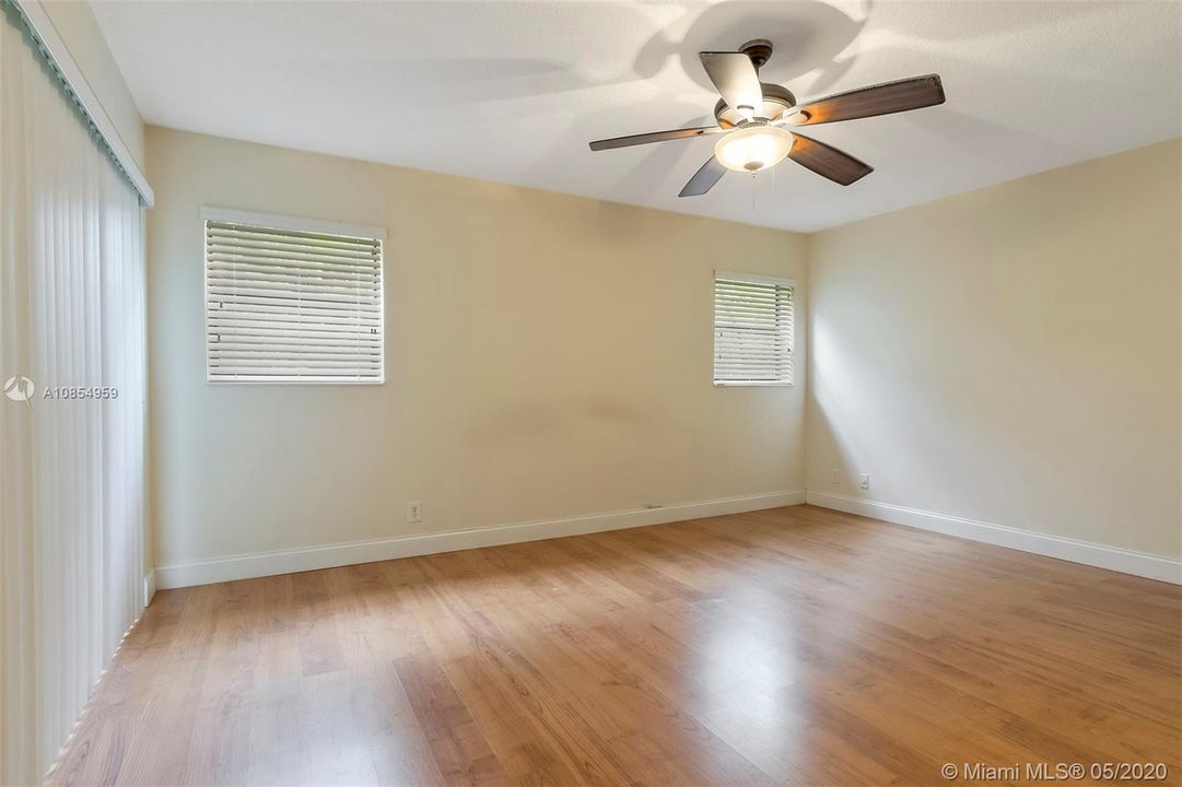 Vendido Recientemente: $162,500 (2 camas, 2 baños, 1150 Pies cuadrados)