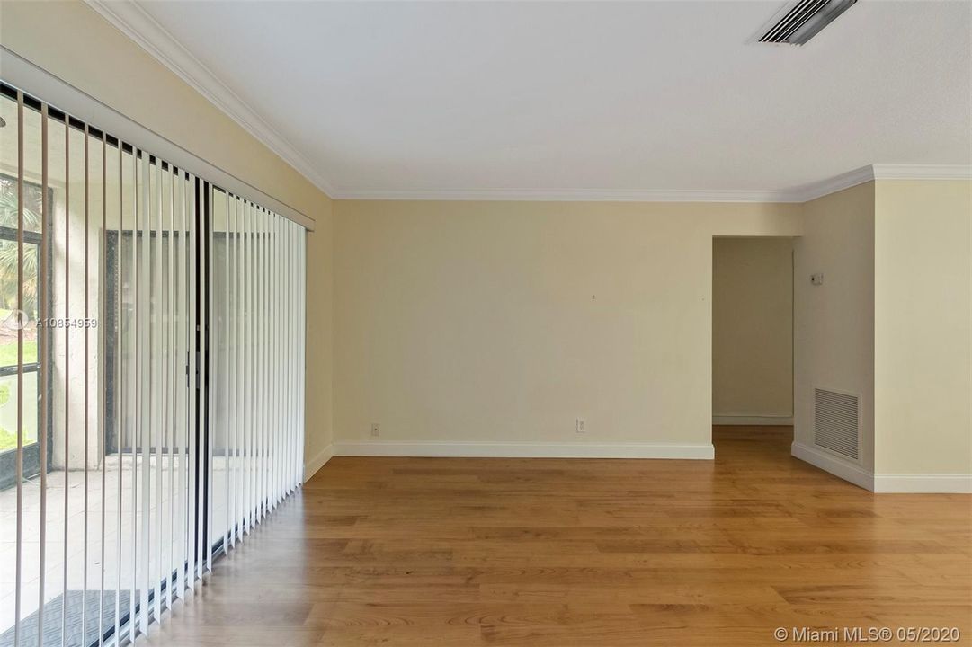 Vendido Recientemente: $162,500 (2 camas, 2 baños, 1150 Pies cuadrados)