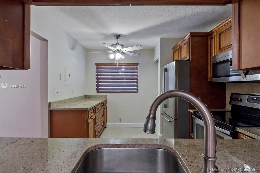Vendido Recientemente: $162,500 (2 camas, 2 baños, 1150 Pies cuadrados)