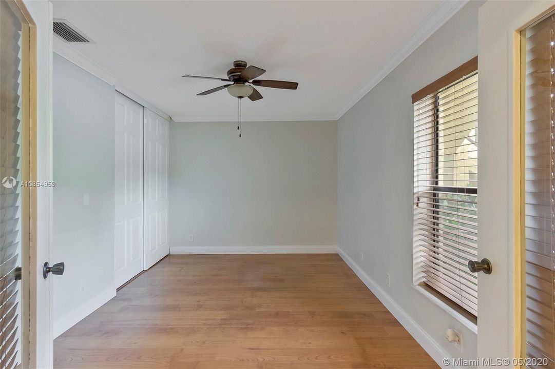 Vendido Recientemente: $162,500 (2 camas, 2 baños, 1150 Pies cuadrados)